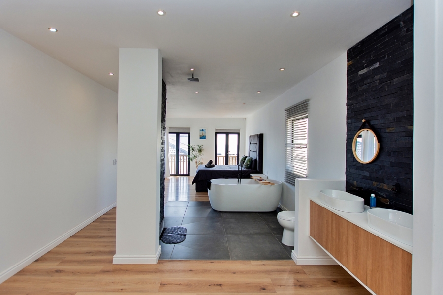 3 Bedroom Property for Sale in Sandy Point Western Cape